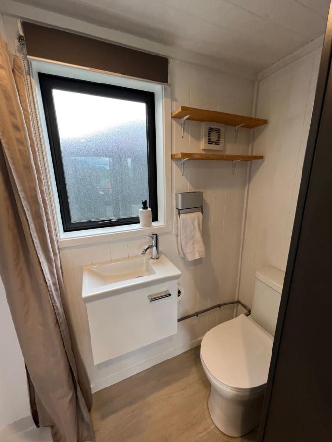 Tiny House With Mountain Views, Indoor And Outdoor Fire, Private Courtyard Garden Apartman Wanaka Kültér fotó