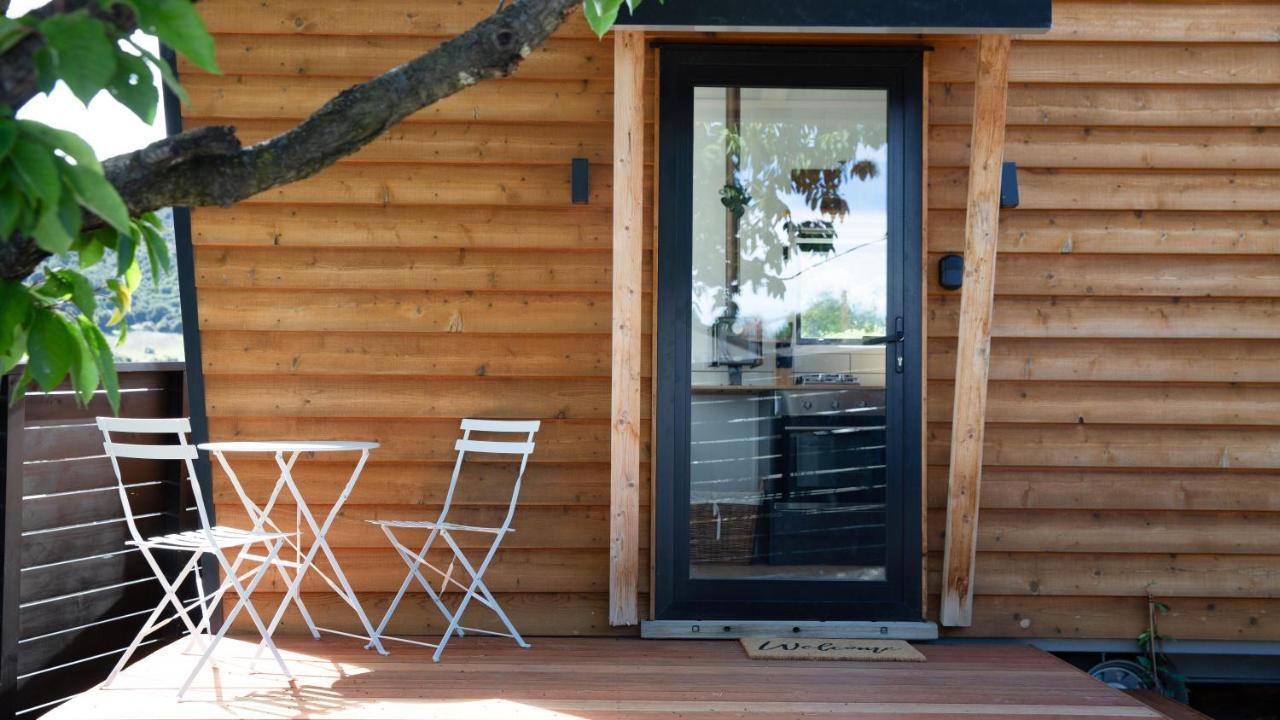 Tiny House With Mountain Views, Indoor And Outdoor Fire, Private Courtyard Garden Apartman Wanaka Kültér fotó